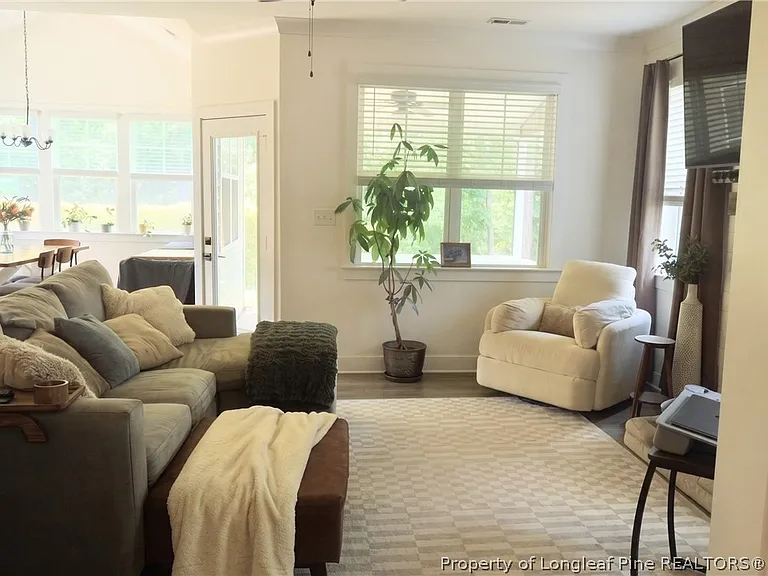 486 Falls Creek Dr — Photo 5