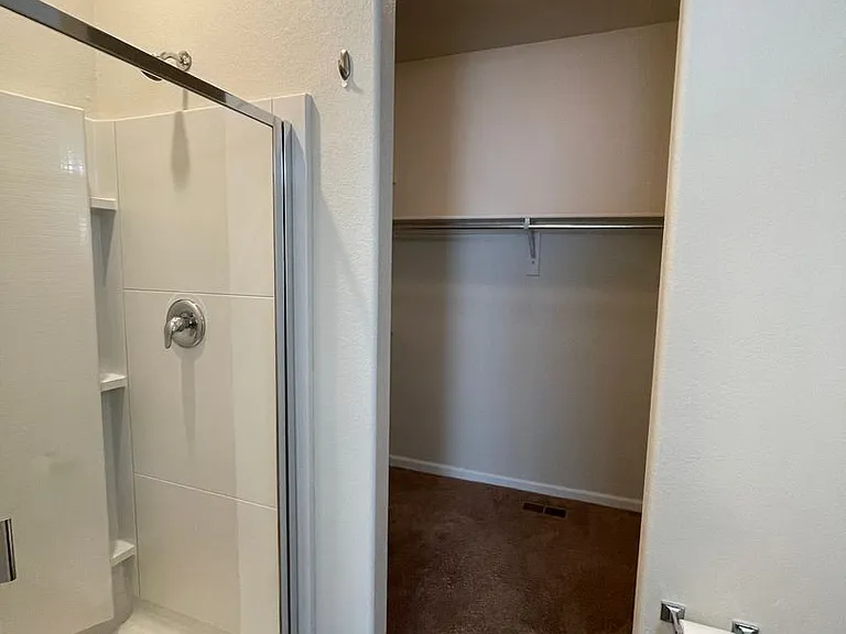 540 Colins Ct — Photo 5