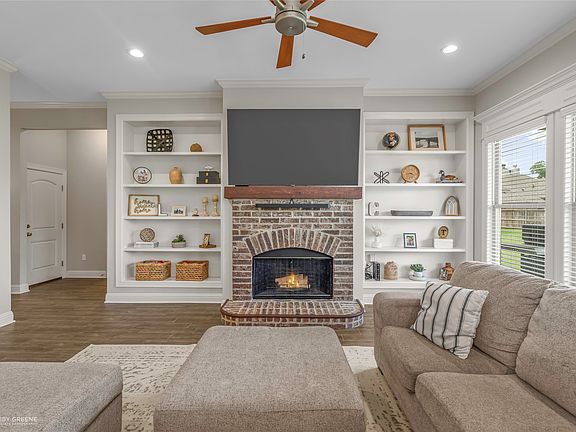 3rd image of 307 Nandina Dr
