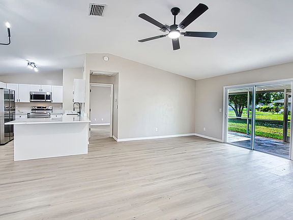 5th image of 4022 SW 8th Pl