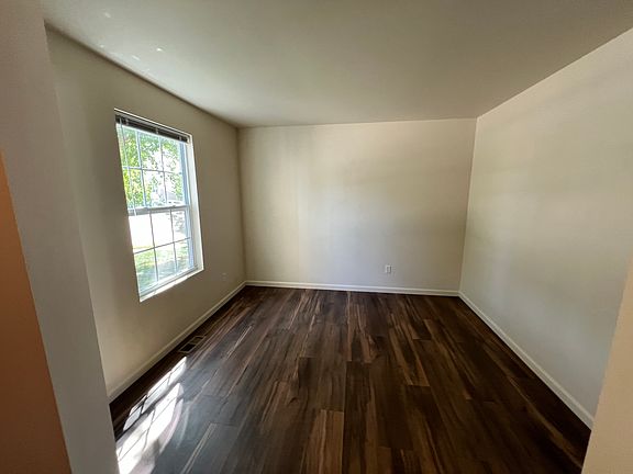 3rd image of 8032 Beechwood Blvd
