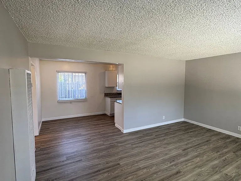 1134 Raymond Ave — Photo 5