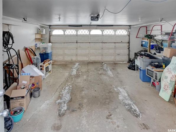 1073 2nd AVENUE NW, Moose Jaw, SK S6H 3A3