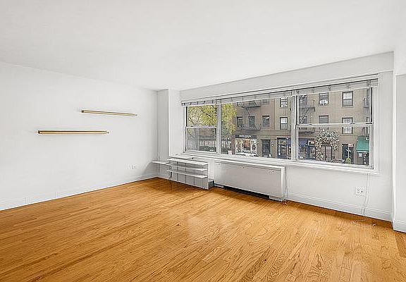 3rd image of 33 Greenwich Ave APT 2F