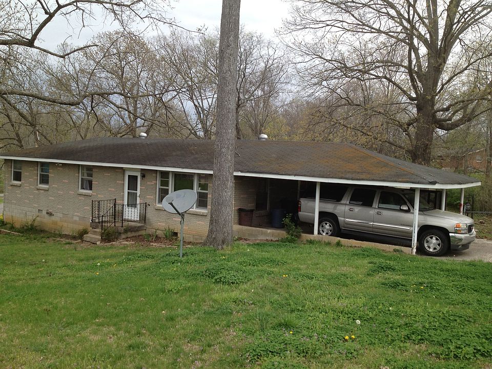 Three bedroom basement fence