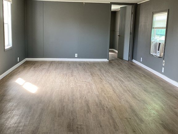 2nd image of 10050 Taylor Dr