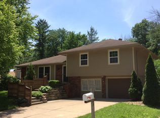 202 Meadow Ln, Lansing, KS 66043