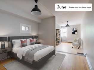 1052 N Milwaukee Ave #2-B, Chicago, IL 60642