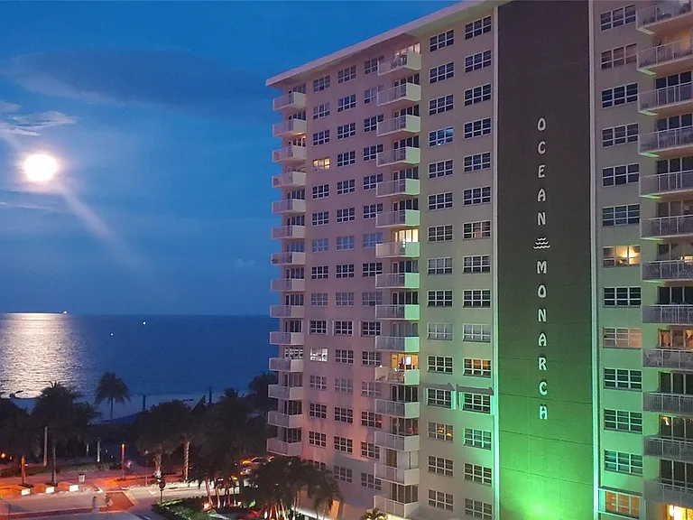 133 N Pompano Beach Blvd #806 — Photo 24