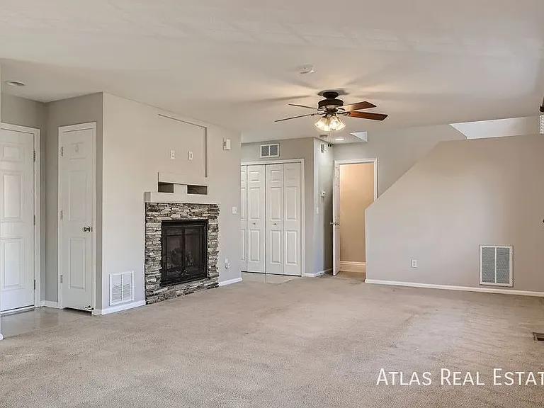 4526 Crow Creek Dr — Photo 3