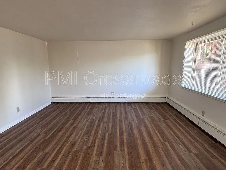 2323 Newton St #4 — Photo 18