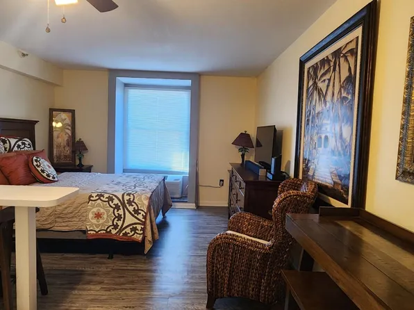 224 E Garden St APT 443, Pensacola, FL 32502