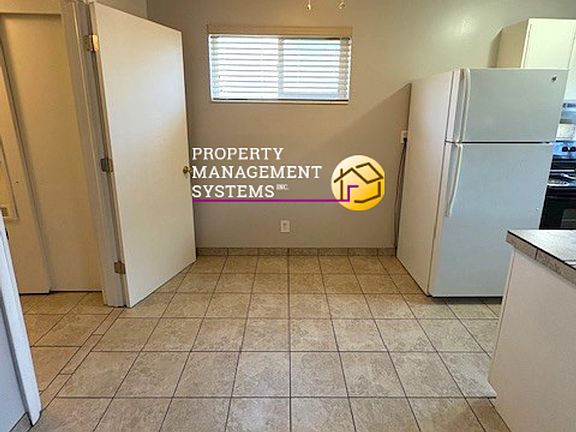 4th image of 828 E 200 S APT 1