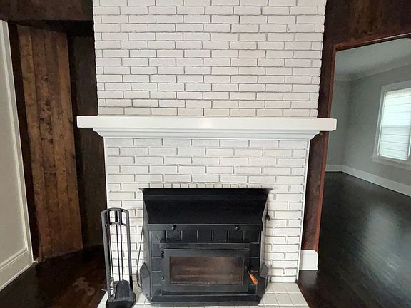 4th image of 725 Shelley Pkwy