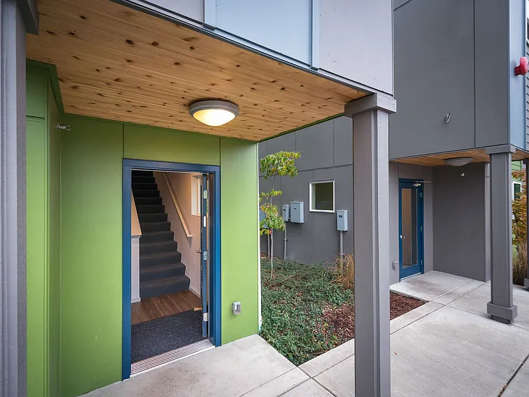 Elegant, Efficient Studios in Beautiful Delridge! — Photo 18
