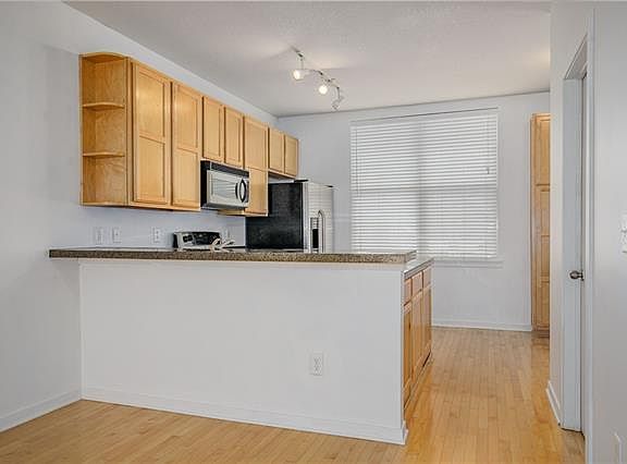 3rd image of 4547 Madison Ave