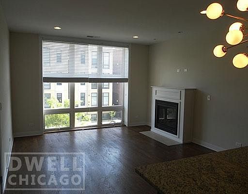 5th image of 3600 W Montrose Ave #2W