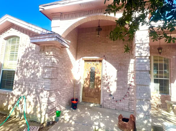 1902 Delmar St, Zapata, TX 78076