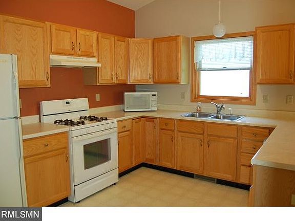 4th image of 26300 Golden Ave