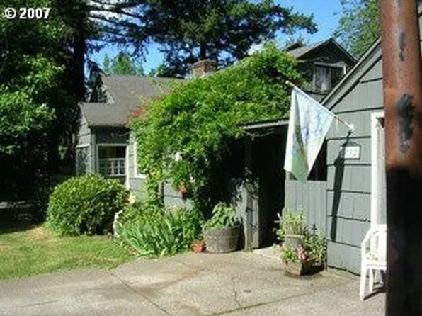 5112 SW Taylors Ferry Rd, Portland, OR 97219
