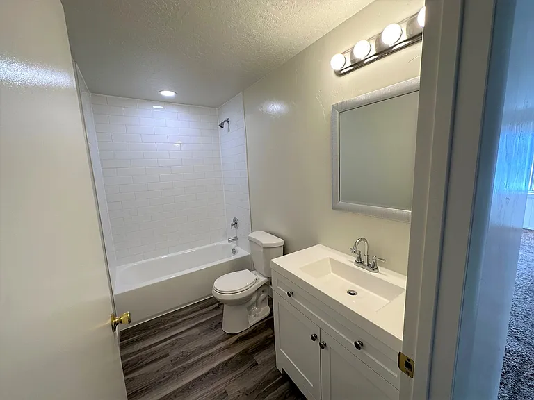 813 E Center St #A — Photo 11