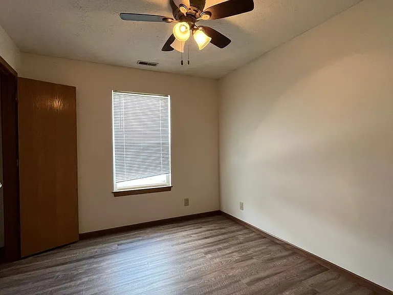 1001 Fannon Dr — Photo 18