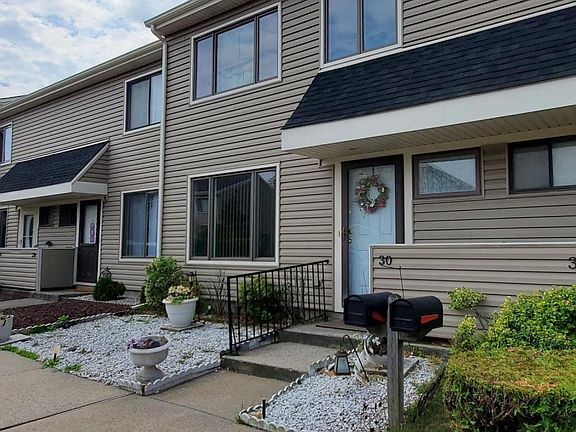 4th image of 30 Larch Ct
