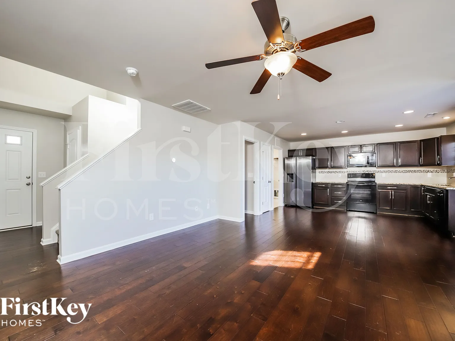 3 bed, 2.5 bath, 1594 sqft, $2,370 — Photo 3