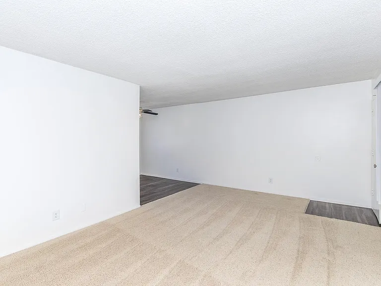 Buena La Vista Apartment Homes — Photo 33