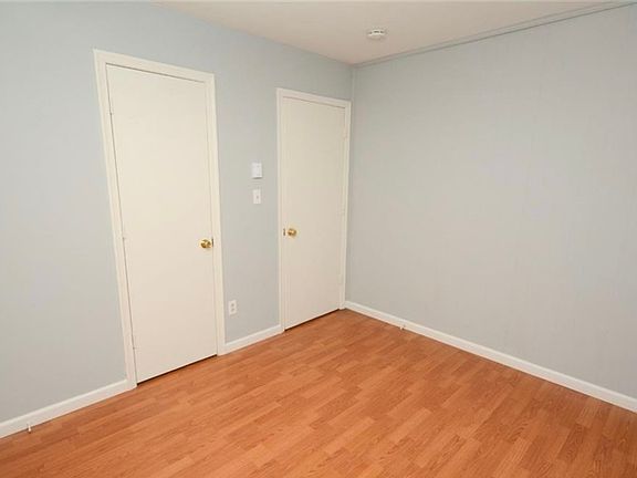 4th image of 850 W 36th St APT C