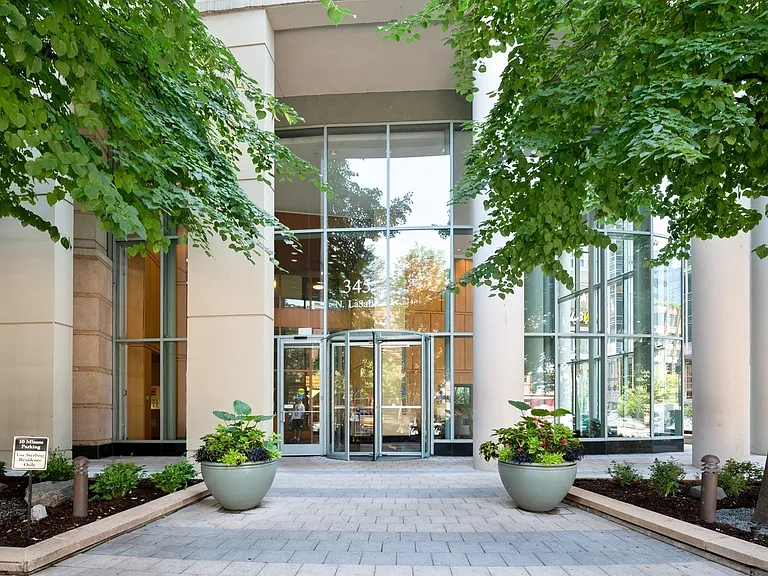 345 N La Salle Dr #2206 — Photo 3