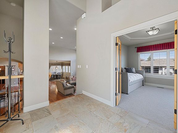 Foyer + office