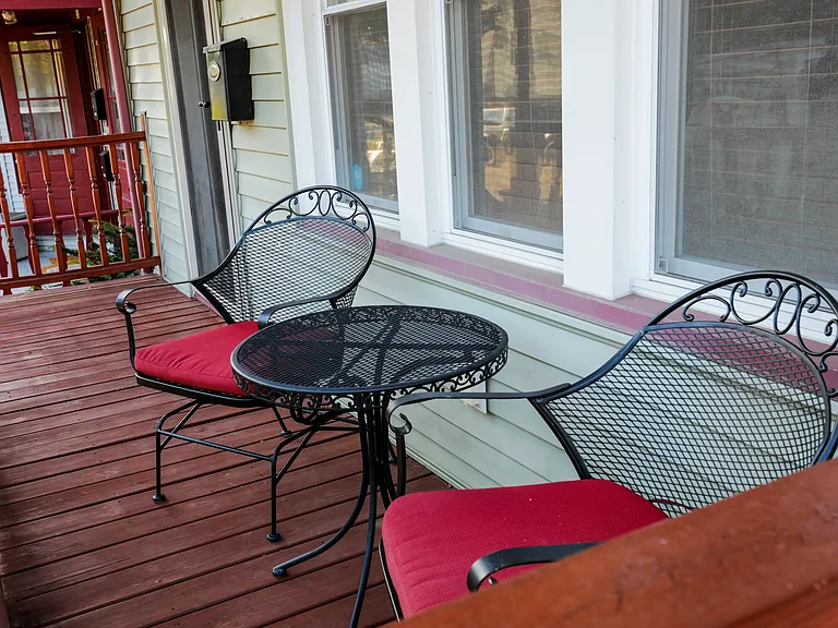 216 E Smith St — Photo 35