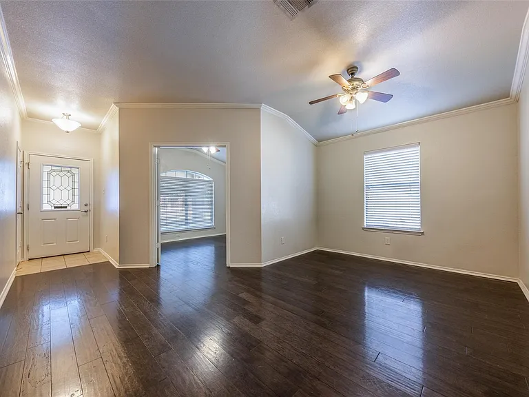 207 Baldwin St — Photo 4
