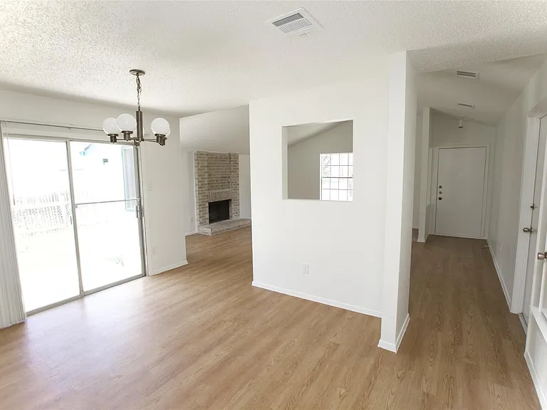 2206 Spring Breeze Dr — Photo 6