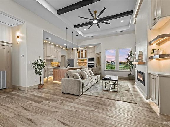 2nd image of 2405 N Venice Ave