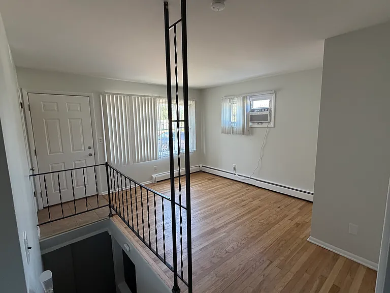 129 N Edgemont St — Photo 3