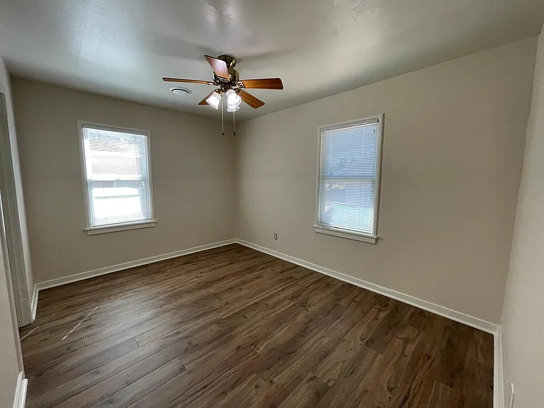 51 N Court Rd — Photo 5
