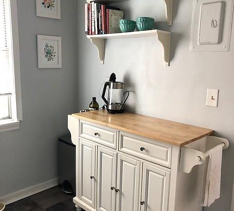 Large kitchen, corner cabinet included for additional Space
