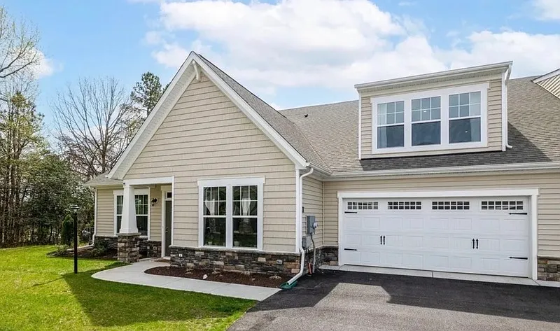 2 bed, 2.5 bath, 2045 sqft, $2,195 — Photo 1
