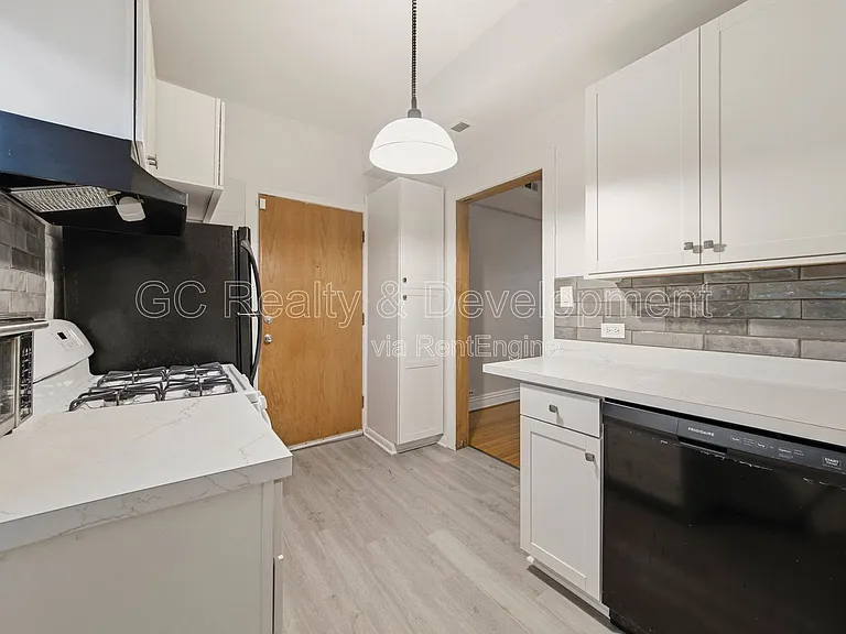 941 E Hyde Park Blvd #1 — Photo 14