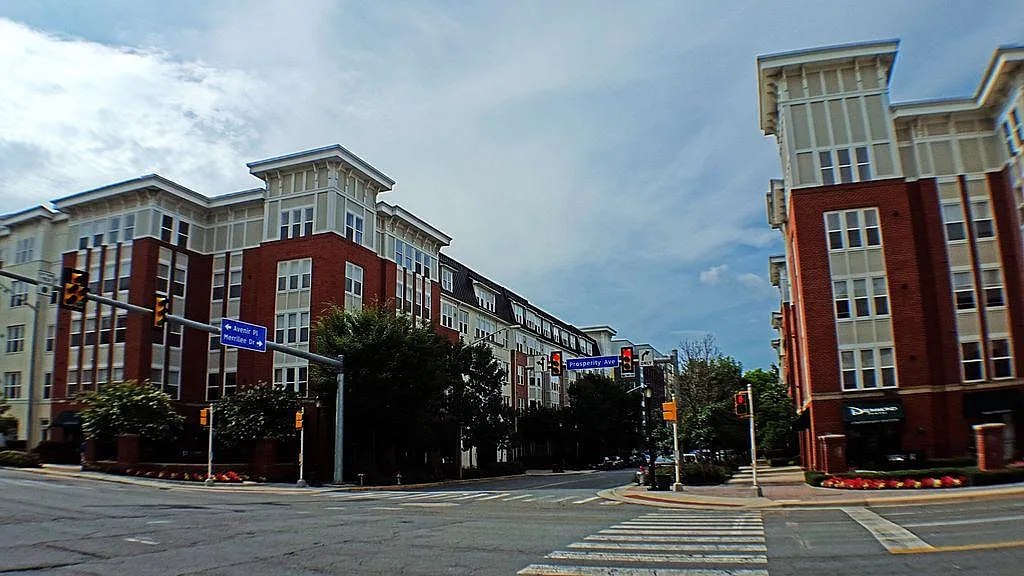 1 bed, 704 sqft, $2,100 — Photo 1