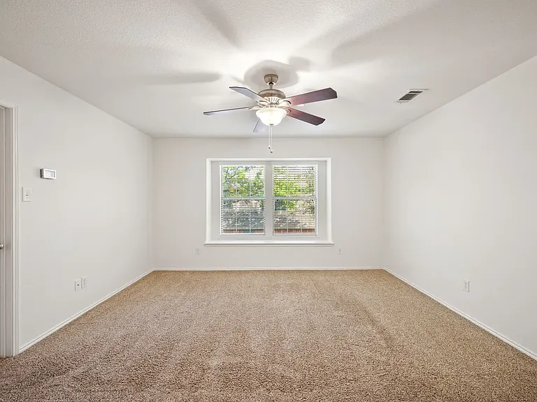 1013 Lucy Ln — Photo 17