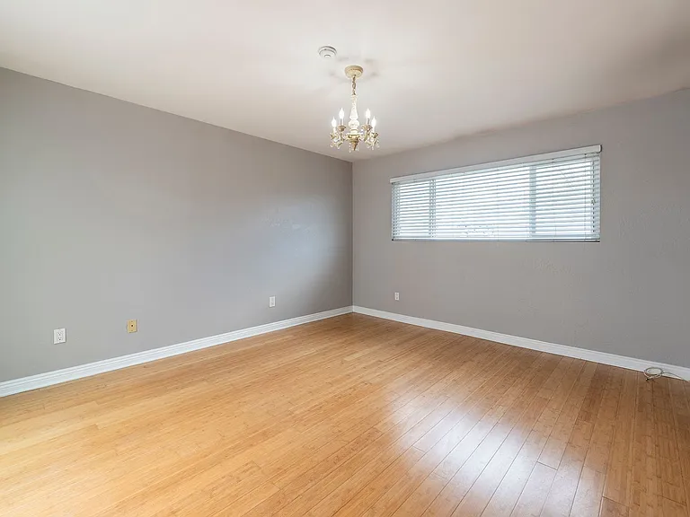 2410 Voorhees Ave #5 — Photo 16