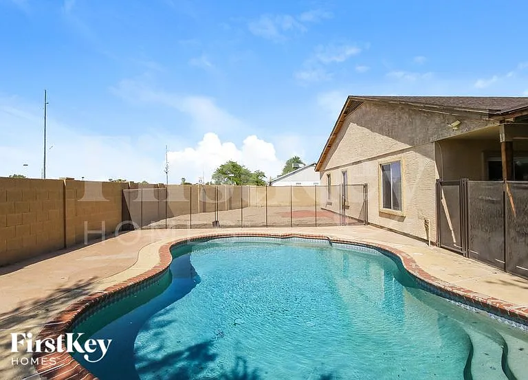 515 E Renee Dr — Photo 14