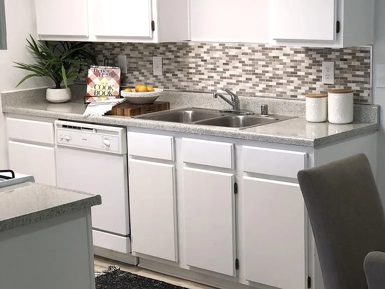 Goodmanor Apartments — Photo 5
