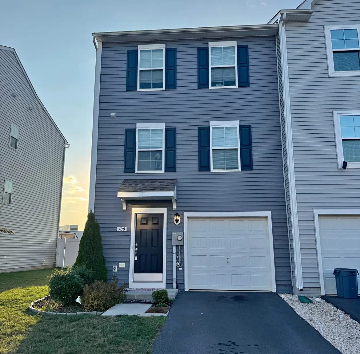4 bed, 3.5 bath, 1900 sqft, $2,200 — Photo 1