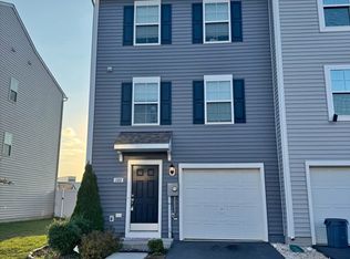 100 Cecily Way, Ranson, WV 25438