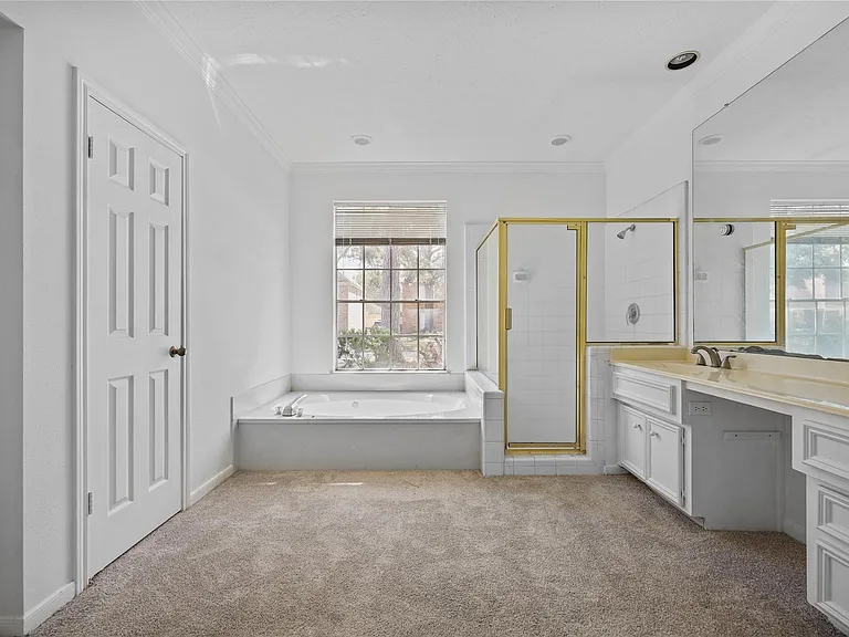 5803 Ancient Oaks Dr — Photo 24