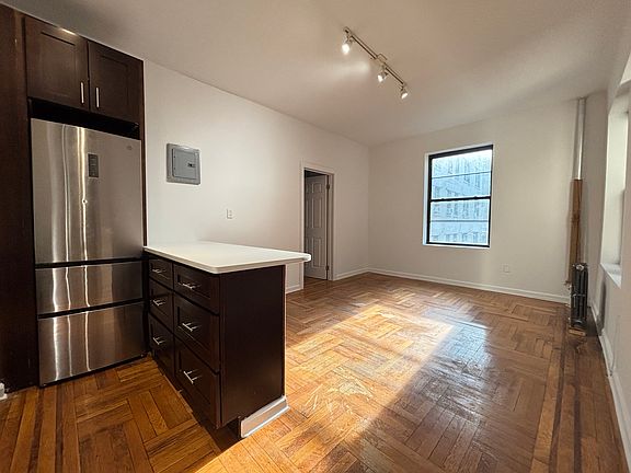 2nd image of 159 Eastern Pkwy APT 2M